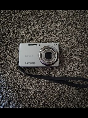 Kodak Silver EasyShare Point-and-Shoot Digital Camera